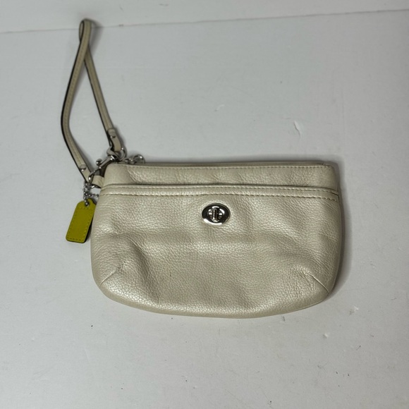 Coach Turn Lock Pearl Pebble Leather Wristlet - Picture 3 of 10